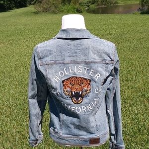 Hollister distressed denim jean jacket 🐯 tiger logo size small good condition